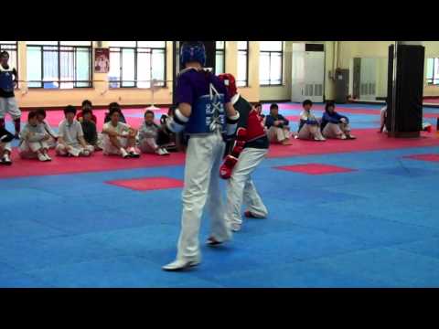 Damon Sansum spars at the KNSU.mp4