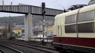 preview picture of video '103 235 mit IC 119 fährt am 04 01 2014 in Bingen Rhein Hbf mit Ersatzsignal Zs1 aus'