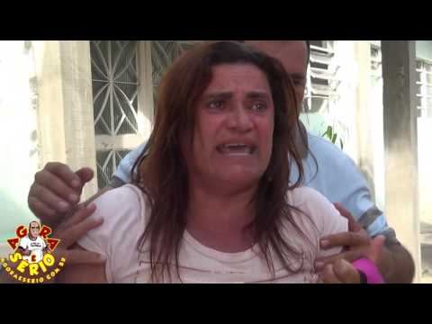 Chegamos no Fundo do Poço ...Mãe desesperada chora , grita , implora e pede socorro na porta do Hospital de Juquitiba que estava sem Médicos