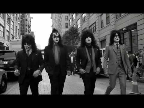 download lagu mp3 mp4 John Varvatos Kiss, download lagu John Varvatos Kiss gratis, unduh video klip John Varvatos Kiss