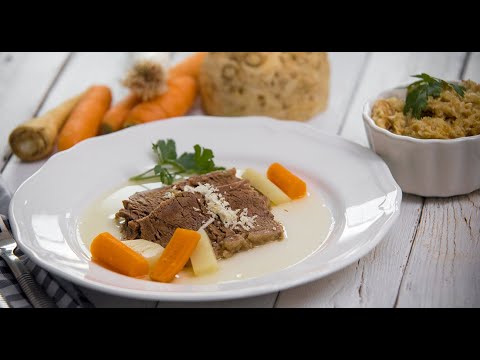 Tafelspitz with bread and horseradish