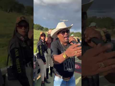 cavalgada da comitiva laço forte em nova itarana bahia