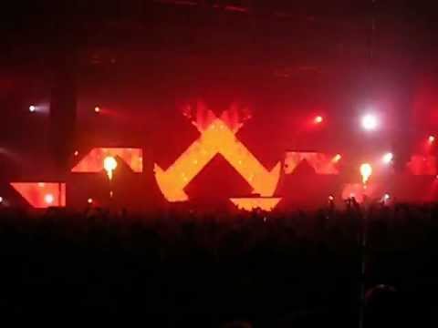 Gareth Emery playing Zombie Nation- Kernkraft 400 (Chris Schweizer Bootleg) @ ASOT 550 Den Bosch