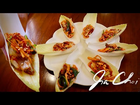 Spicy Korean Oyster Salad / Gulmuchim