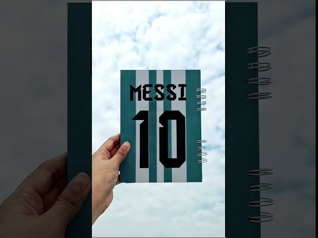 Vídeo relacionado con Riscko Lámpara Personalizada Equipos Fútbol. Regalos Originales Cumpleaños Infantiles.Regalos para Hombres, Día del Padre. Diseño Escudo Sevilla F.C. en Metacrilato