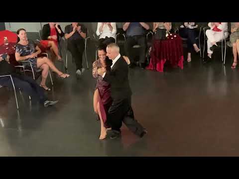  Amaia Zugadi  and  Alejandro Figueroa  are  dancing  to  the  milonga  "  Reliquias Porteñas  "  by  Francisco Canaro  in  2022