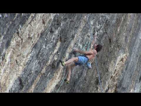 Patxi Usobiaga trying a muerte Joe Mama 9a+