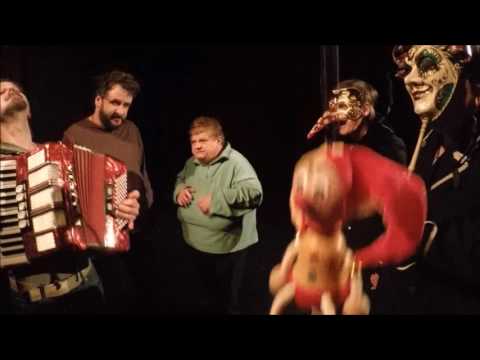 Vědro má ve dně díru /Komedie dell KampArte/