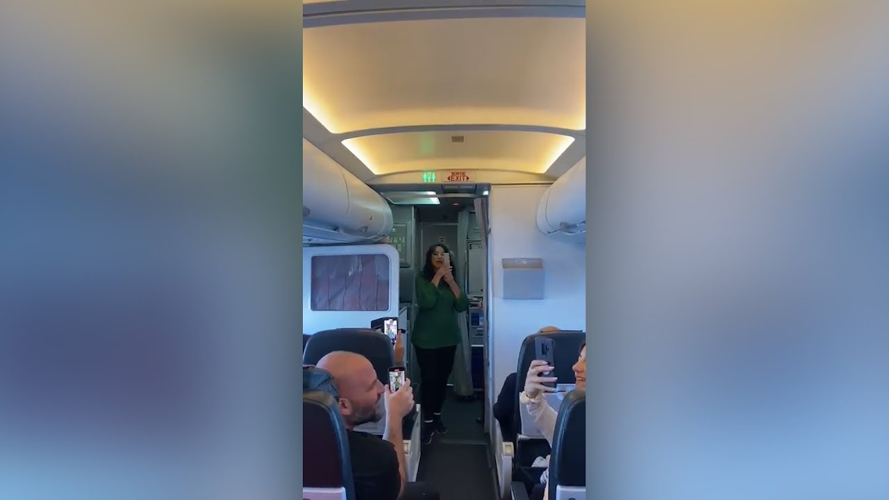 Նաիրա Զոհրաբյանը օդանավում ֆլեշմոբ է արել