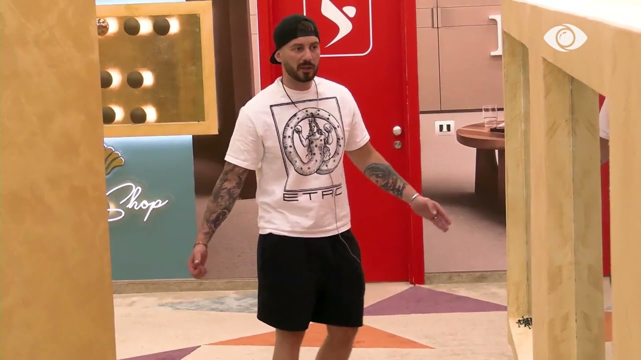 Je fallco, debat mes Eglës dhe Romeos, ironi mes dyshes