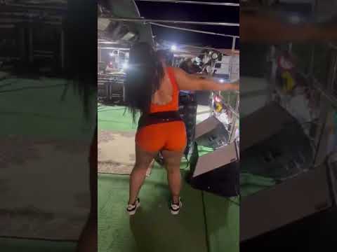 Dj Maicon e Dançarinas no trio carnaval de Paratinga Bahia 2026