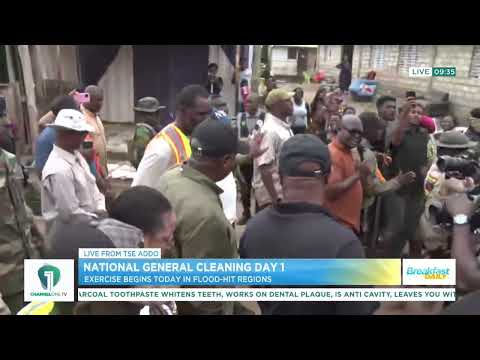 Mahama Joins Tse Addo Clean-Up Exercise, Desilts Gutters