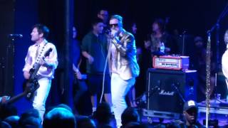 Me First and the Gimme Gimmes - Different Drum (The Stone Poneys) - Santa Ana