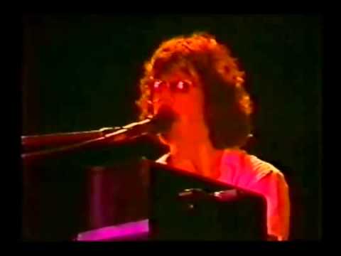 Charly Garcia y Pedro Aznar " No te dejes desanimar", " Desarma y Sangra " y " Cinema verite "