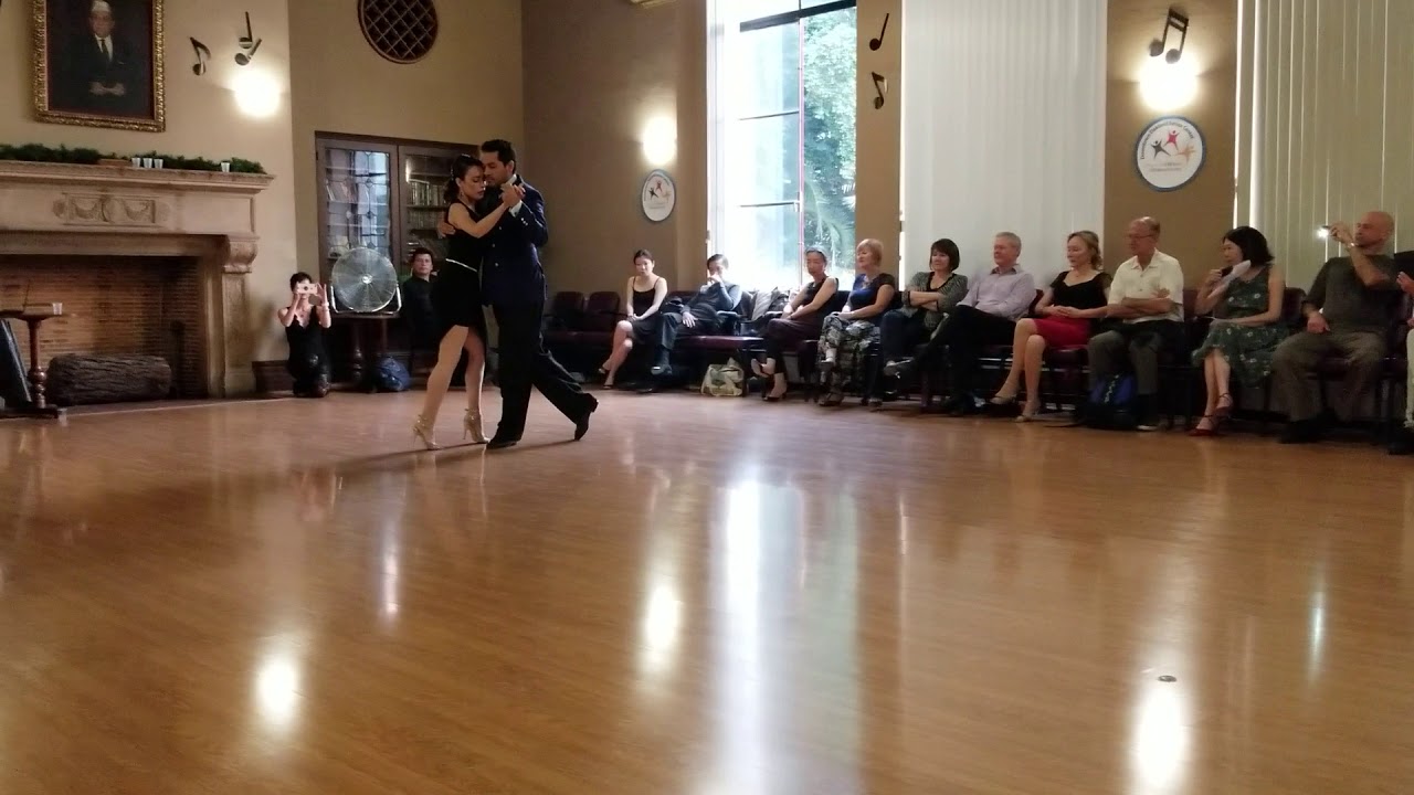 Sebastián Acosta & Laura D'Anna - performance at Lake Merritt milonga on 11/11/18 (1 of 2)