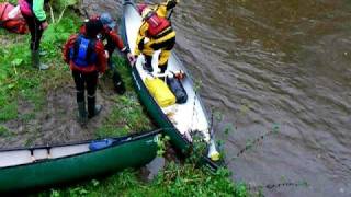 preview picture of video 'Open Canoe put in at Balfron River Endrick Scotland'