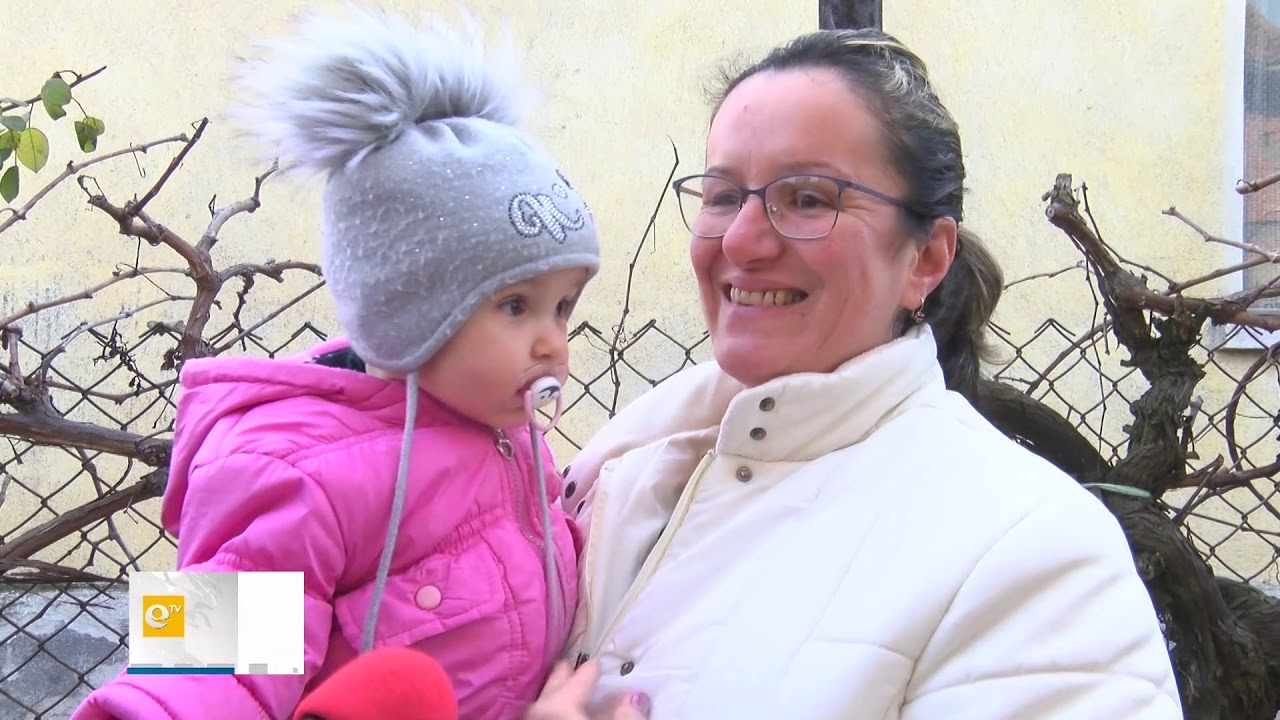 С музика, танци, подаръци и наричания бе отбелязан Бабинден в хасковското село Узунджово