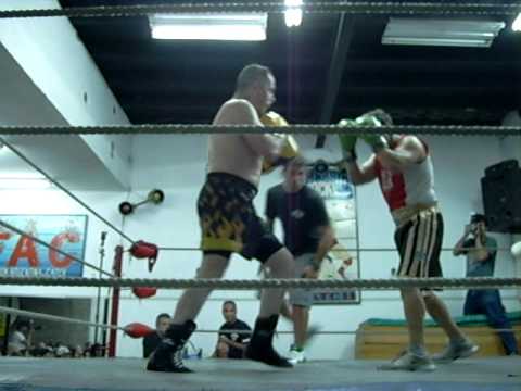 peleas de box G.K.B.O Claudio Badenas vs del gym El Legendario Marcelo Grau segundo round