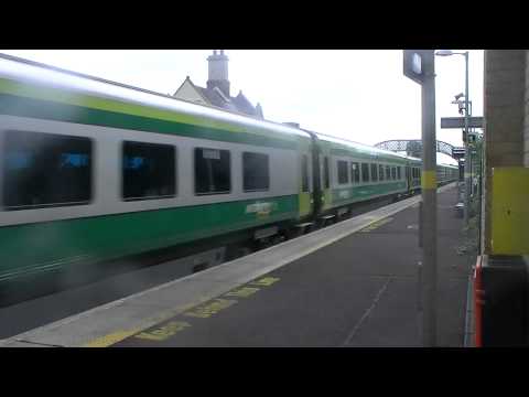 Irish Rail 201 loco 217 + mk4 4005 set passes Hazelhatch going to Cork