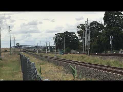 SCT hauls 5BM9 and a friendly crew south bound at minto doing 83km/h