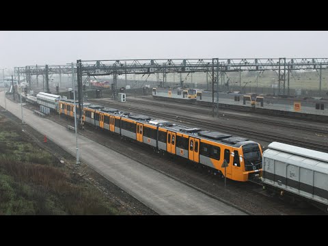 DB Cargo 92015 + 92042 haul the First Tyne & Wear Metro Class 555 into the UK! - 22/2/23