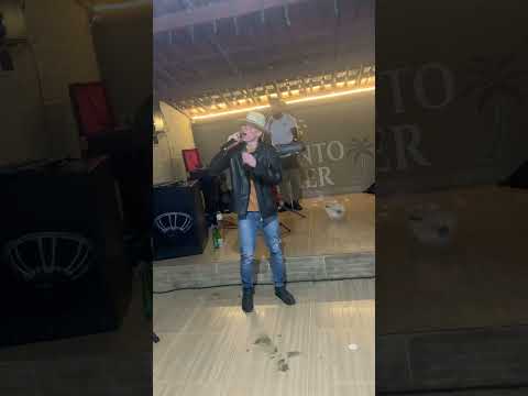 Gustavo Salim cantando “ Xote da Alegria “ ( evento particular em Ninheira MG)