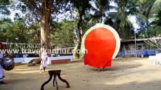 preview picture of video 'Raktha Chamundi Theyyam @ Kalariyal Bhagavathy Kavu  (Travel Kannur Kerala Videos)'