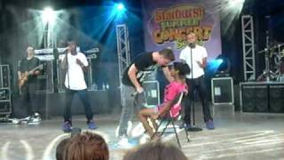 Jesse Mccartney singing &quot;Oxygen&quot; to a fan at Six Flags St.Louis