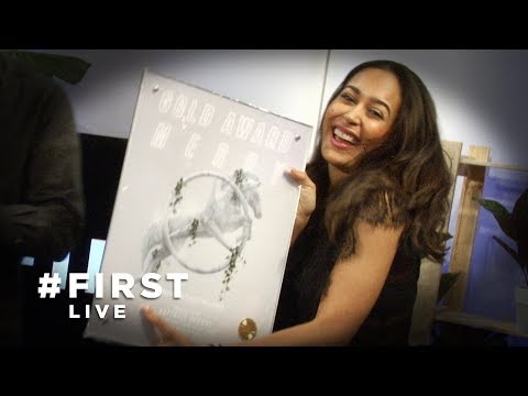 NAFTHALY RAMONA krijgt GOUDEN PLAAT in PIZZADOOS (PRANK) #FIRST