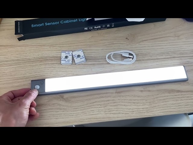 Vídeo relacionado con Luz LED Sensor Movimiento Cocina - Armario Luces Pilas Adhesiva Recargable Lampara sin Cables Bajo Mueble Interior Armarios Tira Lamparas Magnetica Pared Barra Light Iluminacion Inalambrica Lights USB