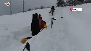 Abant’ta Köylülerin Hazırladığı Pistte Çocuklar Şambrelle Kaydı