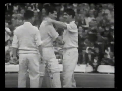 NEIL HAWKE c COLIN COWDREY b FRED TRUEMAN 14 ENGLAND v AUSTRALIA TEST 5 DAY3 THE OVAL AUGUST 15 1964