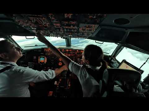 B737 NG Turbulent Departure out of Brussel ( FULL ATC !) Thunderstorm