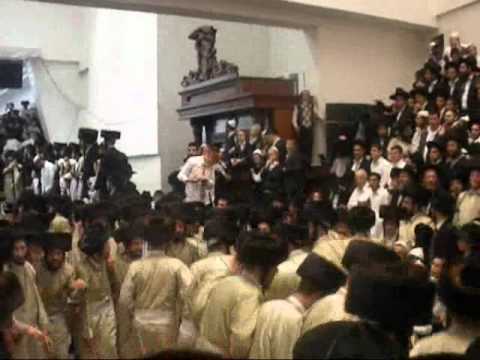 InHouse talent only at Simchas Beis Hashoevo  Toldos Aharon 5772