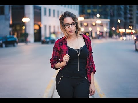 NATURAL LIGHT PHOTOSHOOT using the SONY A7RII and 55mm 1 8 in Downtown Chicago