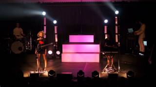 St. Vincent - Rattlesnake, Live at Paradiso, Amsterdam, 15 February 2014