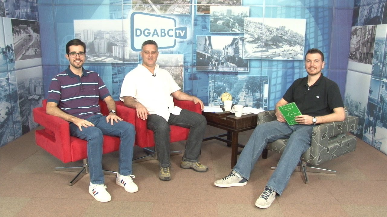 Corinthians goleia Flamengo e encosta no líder Palmeiras 