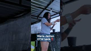 Download lagu The most male transvestite in Indonesia mp3