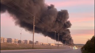 LIVE NOW: plane crash, massive explosions outside airport in Louisville