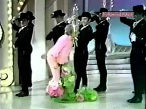 Phyllis Diller sings "I Feel Pretty" 10-22-66