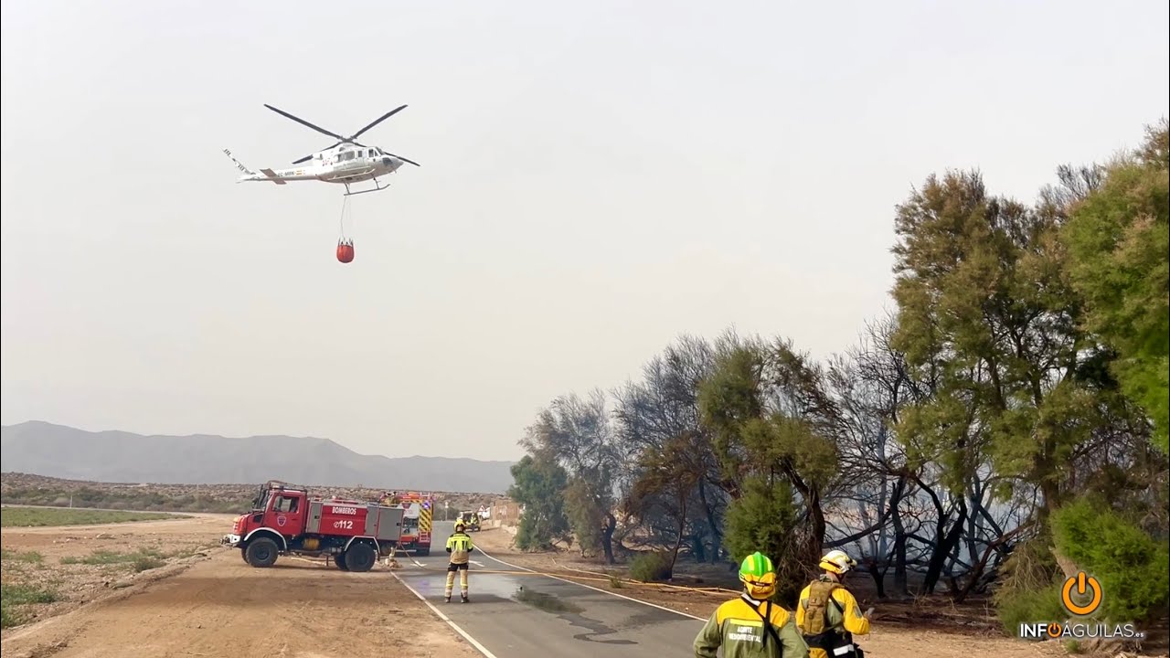 Controlado el incendio forestal de 1.500 m2 junto a la playa del Charco, en el entorno de Cope
