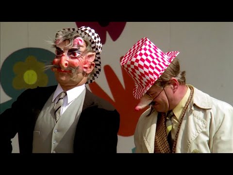 Olsen-banden på sporet (1975) - Jensen, ham kan vi lide! Du godeste, chefen personligt!