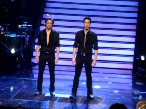 Tommie en Roman oefenen sing off OZNZ show 4