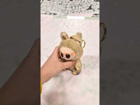 Labubu face BAIE din nou !