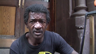 Video: Gerald, New York, homeless Vietnam vetern, strong morals, maintains good hygiene in Starbucks toilets - Invisible People