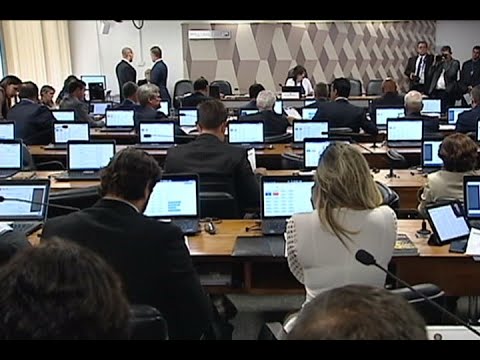 Comunidade LGBTI pode ganhar mais proteção com projetos aprovados na CCJ