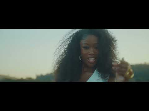 Kelvin Momo, Muziqal Chef - Bo Gogo [Ft. Thatohatsi and Tracy] (Official Video)