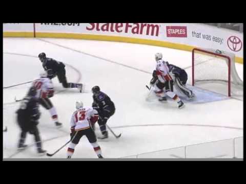 Jon Quick's Magic Puck! (Los Angeles Kings vs Calgary Flames 3/21/11