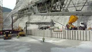 preview picture of video 'Telebelt TB600 placing 6 aggregate concrete'