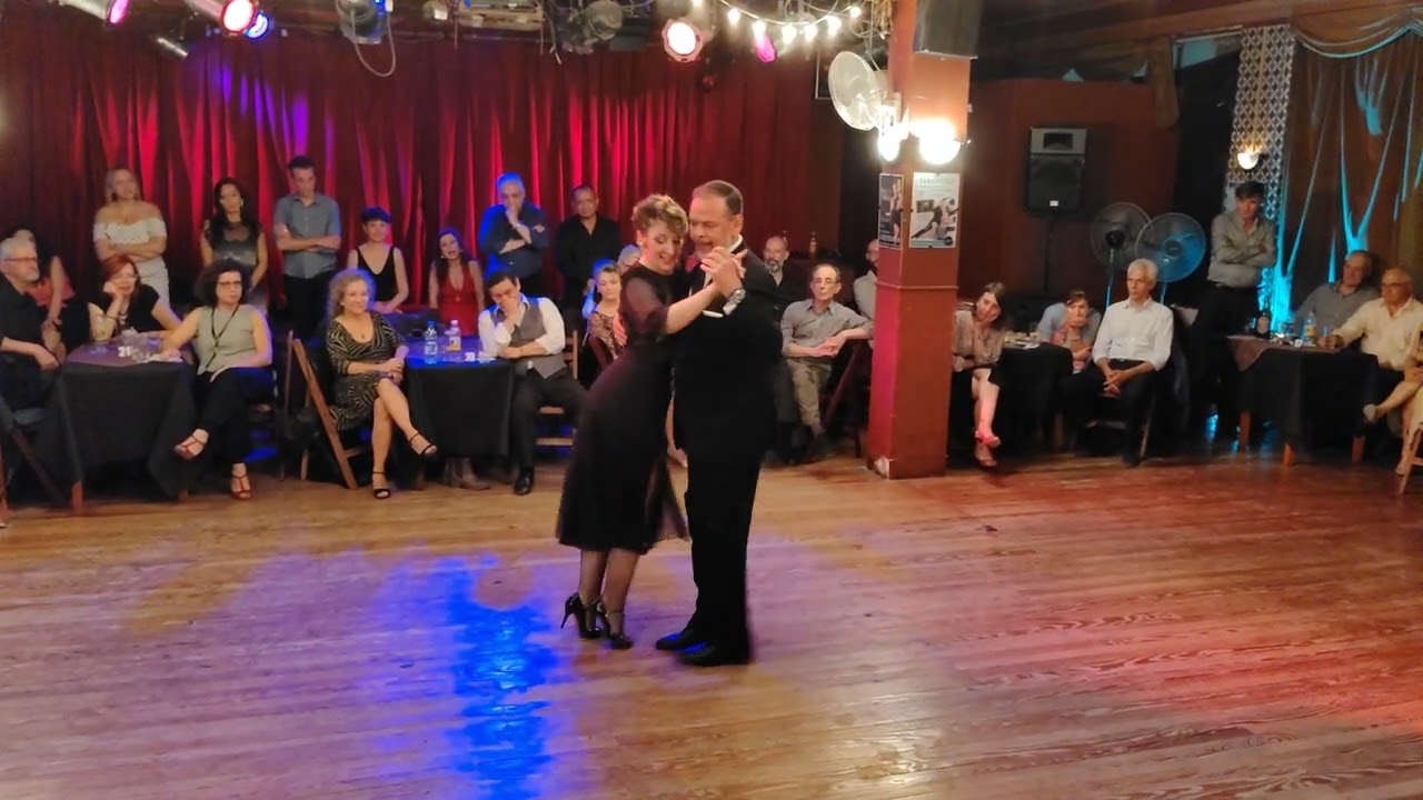 "El Hipo" - Fabián Peralta y Josefina Bermúdez